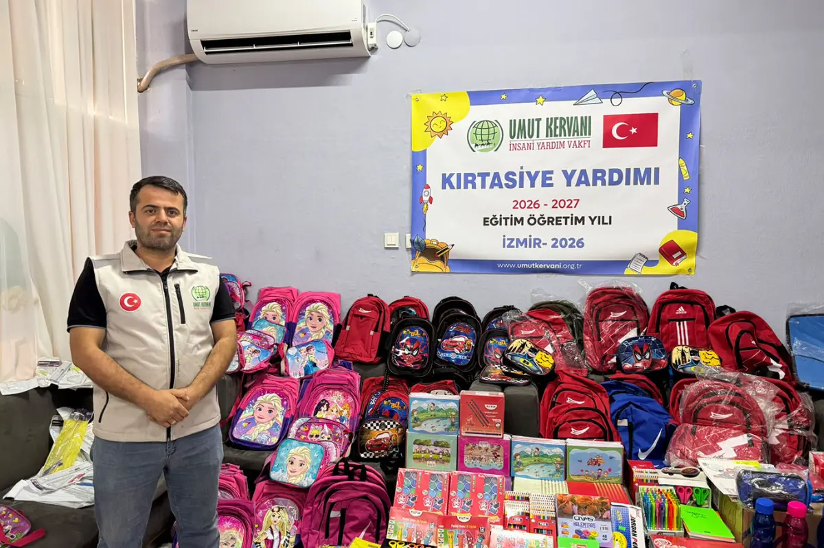 İzmir Umut Kervanı’ndan ihtiyaç sahibi öğrencilere kırtasiye desteği galeri görseli 4