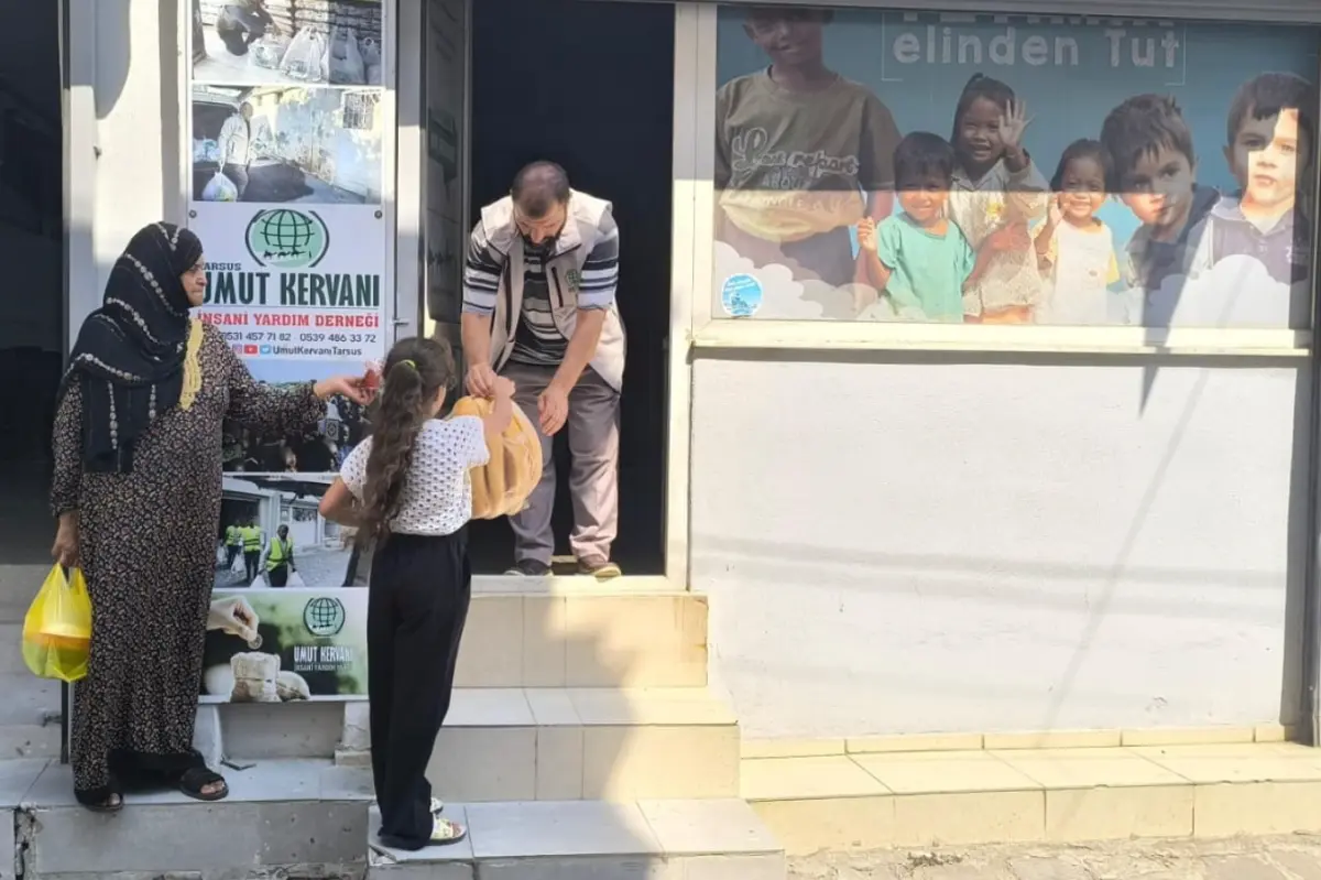 Tarsus Umut Kervanı Derneğinden ihtiyaç sahiplerine ekmek desteği galeri görseli 1