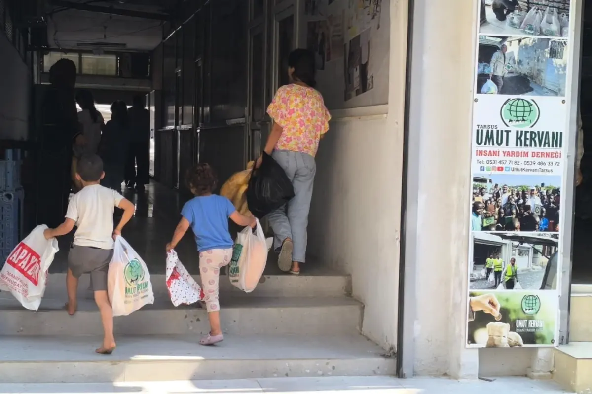 Tarsus Umut Kervanı Derneğinden ihtiyaç sahiplerine ekmek desteği galeri görseli 4