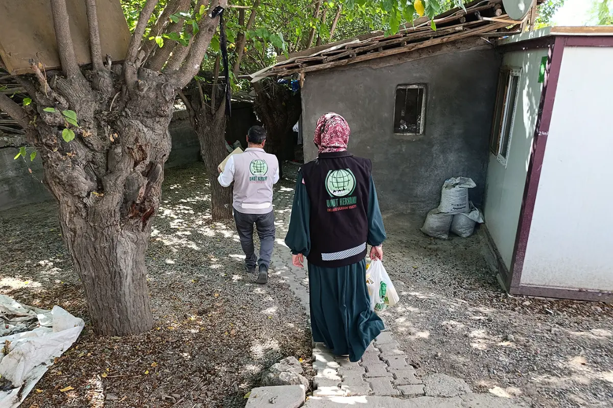 Umut Kervanı Malatya derneğinden ihtiyaç sahibi ailelere gıda ve kırmızı et desteği galeri görseli 1