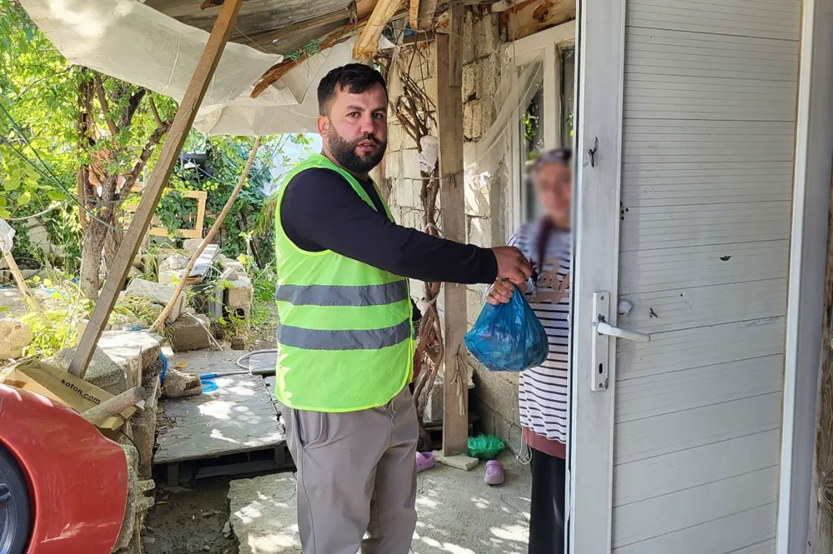 Umut Kervanı Van'da adak kurbanlarının etlerini ihtiyaç sahiplerine ulaştırdı galeri görseli 5
