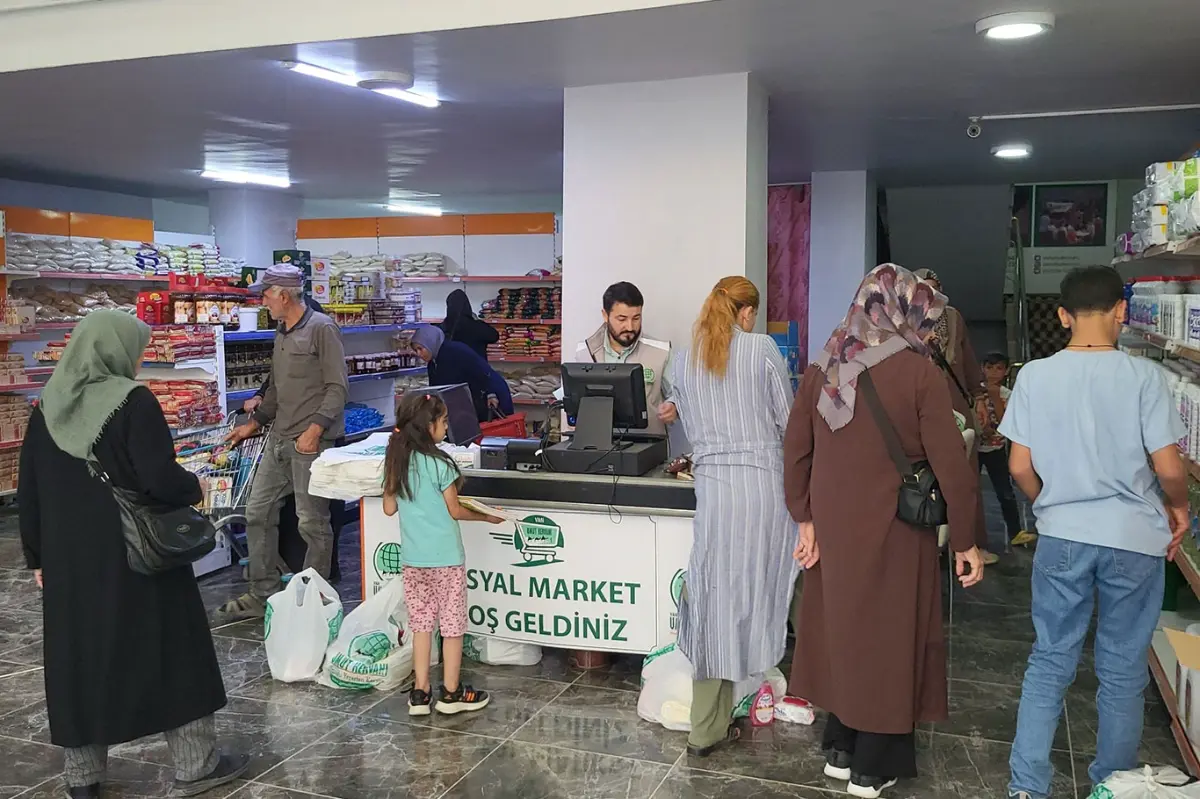 Umut Kervanı'ndan Van'daki ihtiyaç sahibi ailelere aylık destek galeri görseli 4