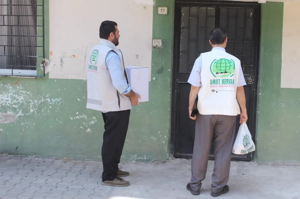 Mersin'de ihtiyaç sahibi ailelere gıda desteği galeri görseli 2