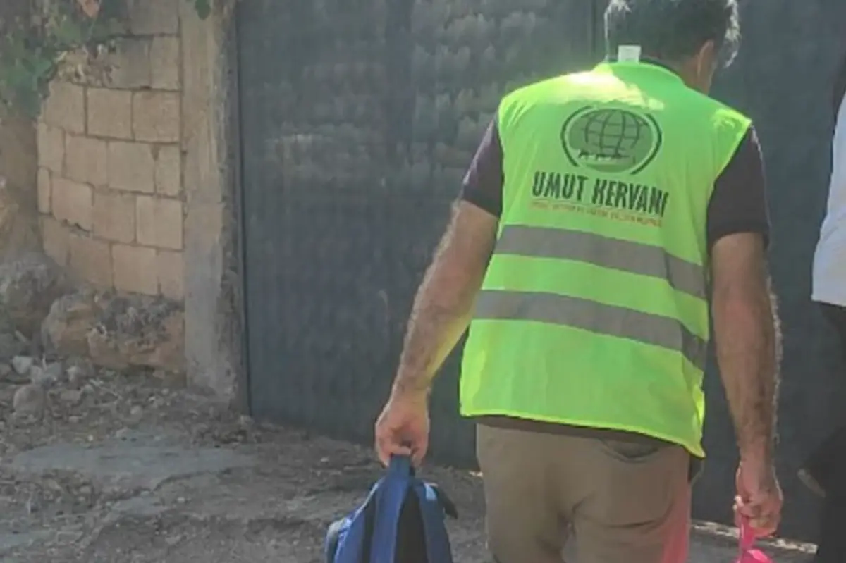 Şanlıurfa'da ihtiyaç sahibi öğrencilere kırtasiye ve çanta desteği galeri görseli 1