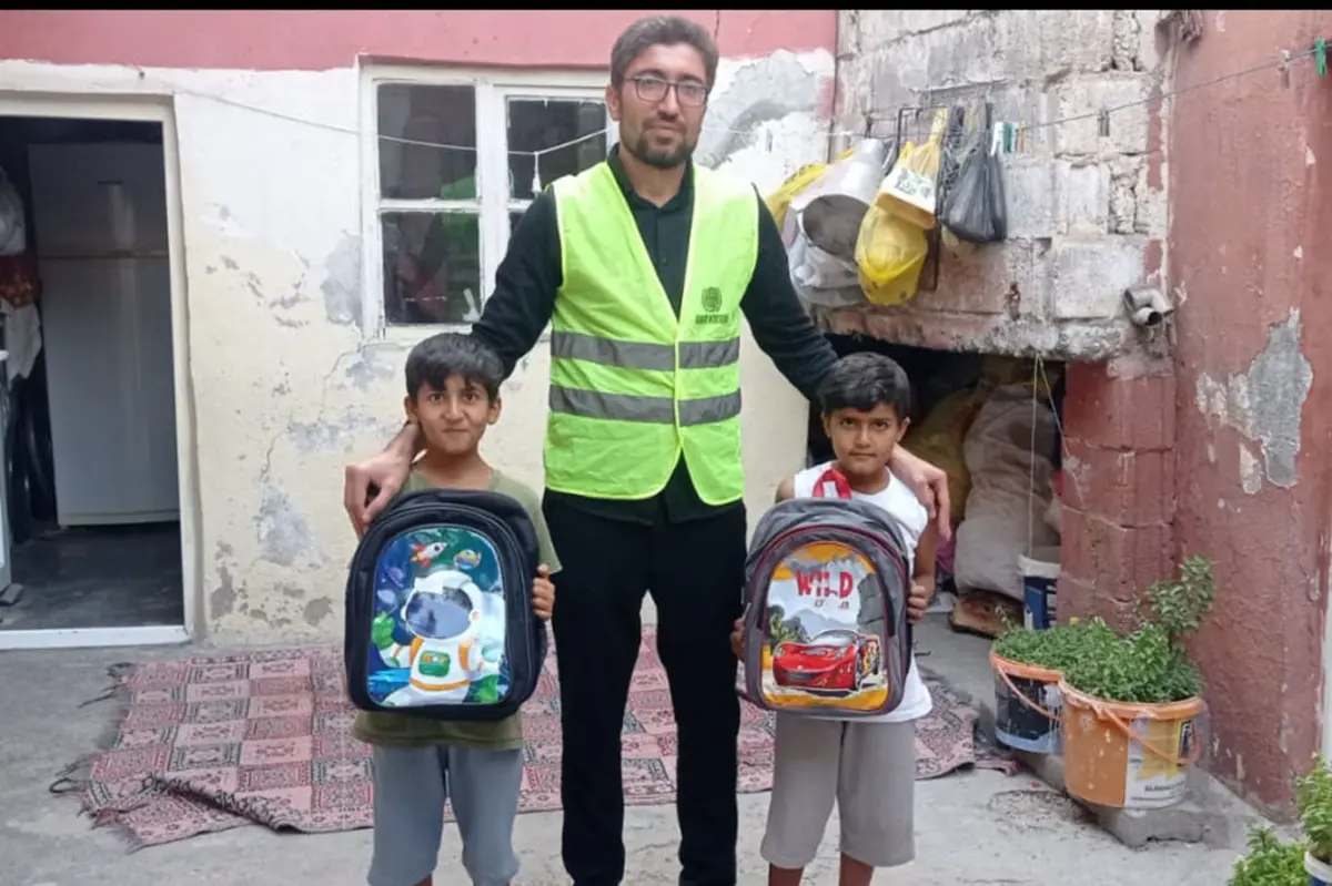 Şanlıurfa'da ihtiyaç sahibi öğrencilere kırtasiye ve çanta desteği galeri görseli 3
