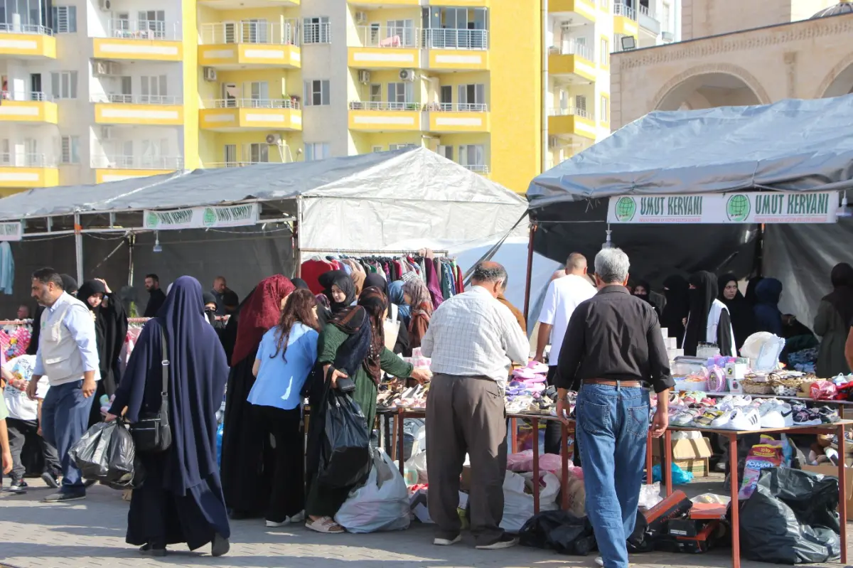 Umut Kervanı Kızıltepe’den ihtiyaç sahiplerine yönelik kermes galeri görseli 2