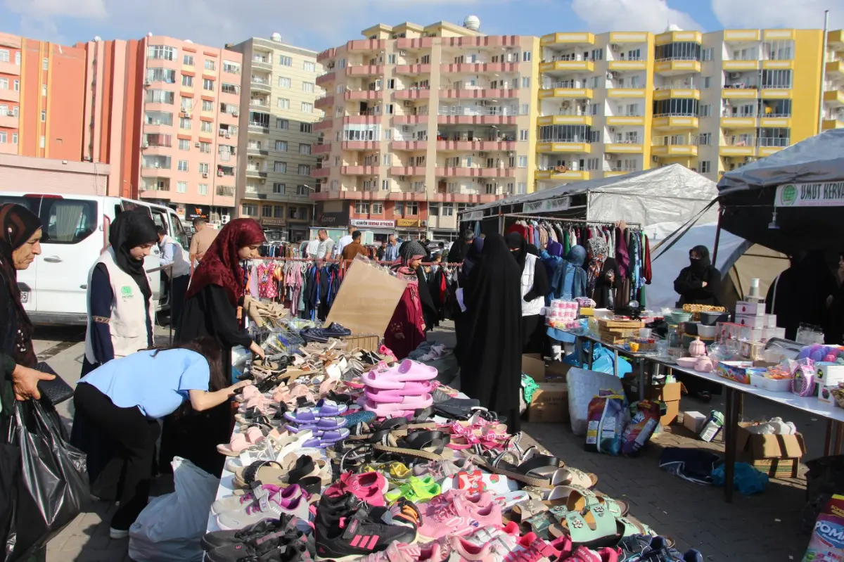 Umut Kervanı Kızıltepe’den ihtiyaç sahiplerine yönelik kermes galeri görseli 3