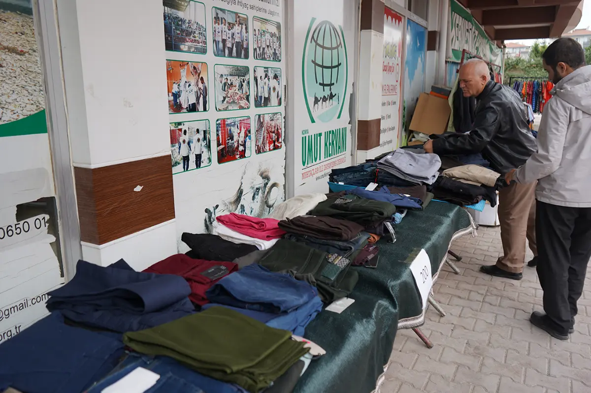 Konya Umut Kervanından yetim ve ihtiyaç sahipleri yararına kermes galeri görseli 3