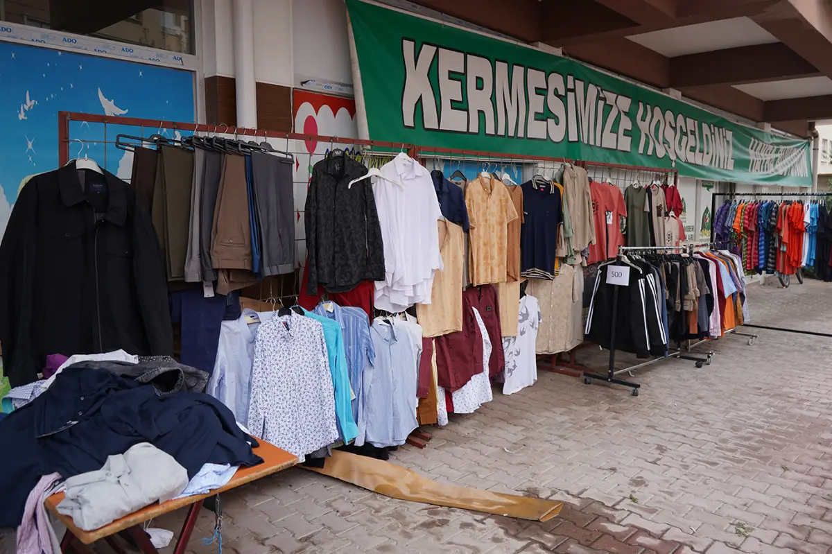 Konya Umut Kervanından yetim ve ihtiyaç sahipleri yararına kermes galeri görseli 1