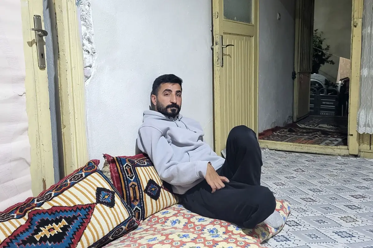 Geçirdiği trafik kazası sonrası felçli kalan vatandaş yardım bekliyor galeri görseli 1