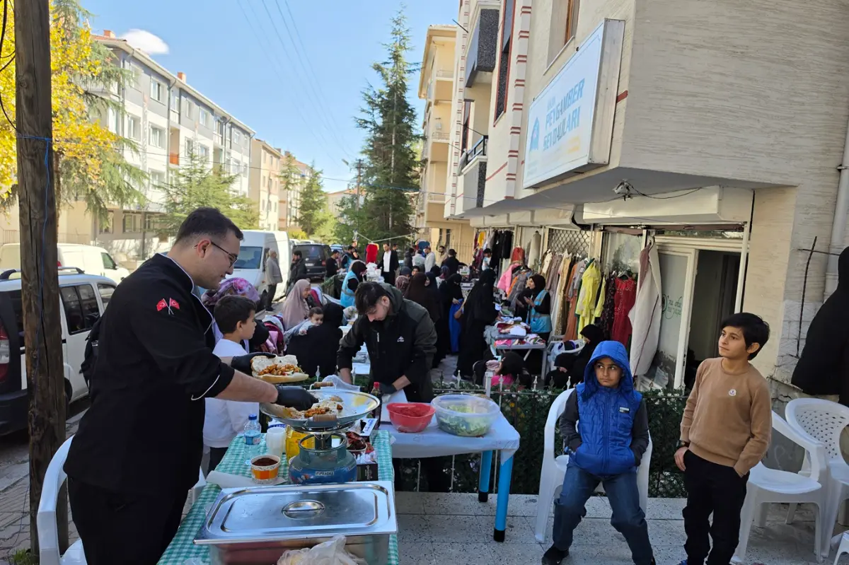 Ankara'da ihtiyaç sahipleri yararına kermes galeri görseli 7