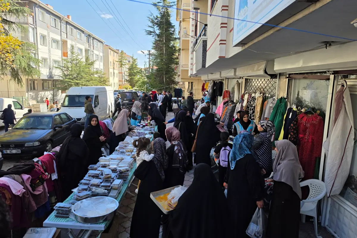 Ankara'da ihtiyaç sahipleri yararına kermes galeri görseli 4