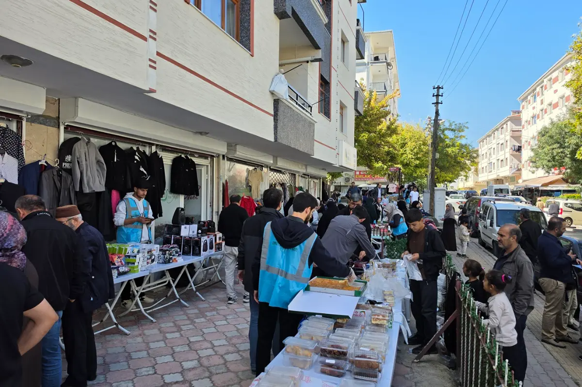 Ankara'da ihtiyaç sahipleri yararına kermes galeri görseli 2
