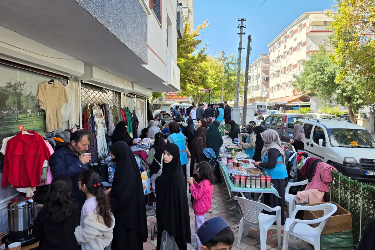 Ankara'da ihtiyaç sahipleri yararına kermes galeri görseli 6