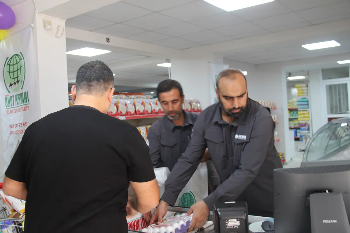 Umut Kervanı Diyarbakır'da sosyal market açtı galeri görseli 8