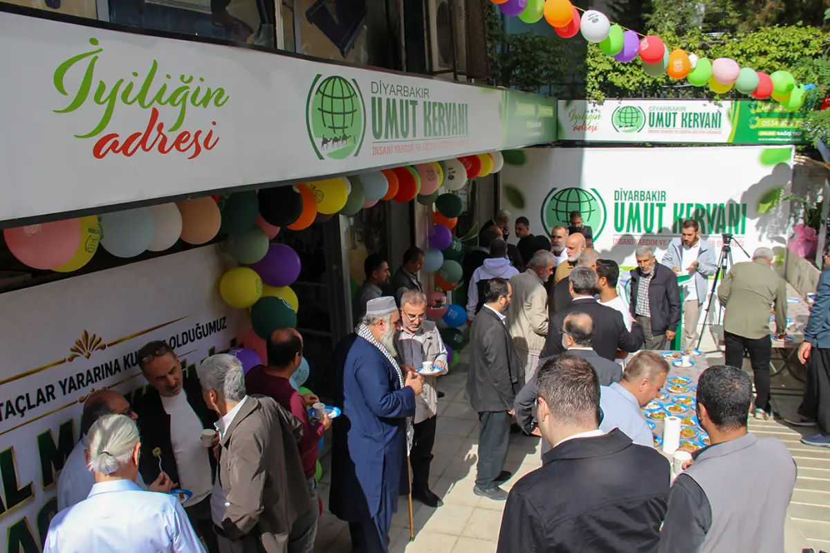 Umut Kervanı Diyarbakır'da sosyal market açtı galeri görseli 7