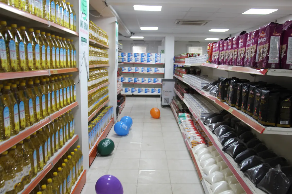Umut Kervanı Diyarbakır'da sosyal market açtı galeri görseli 1