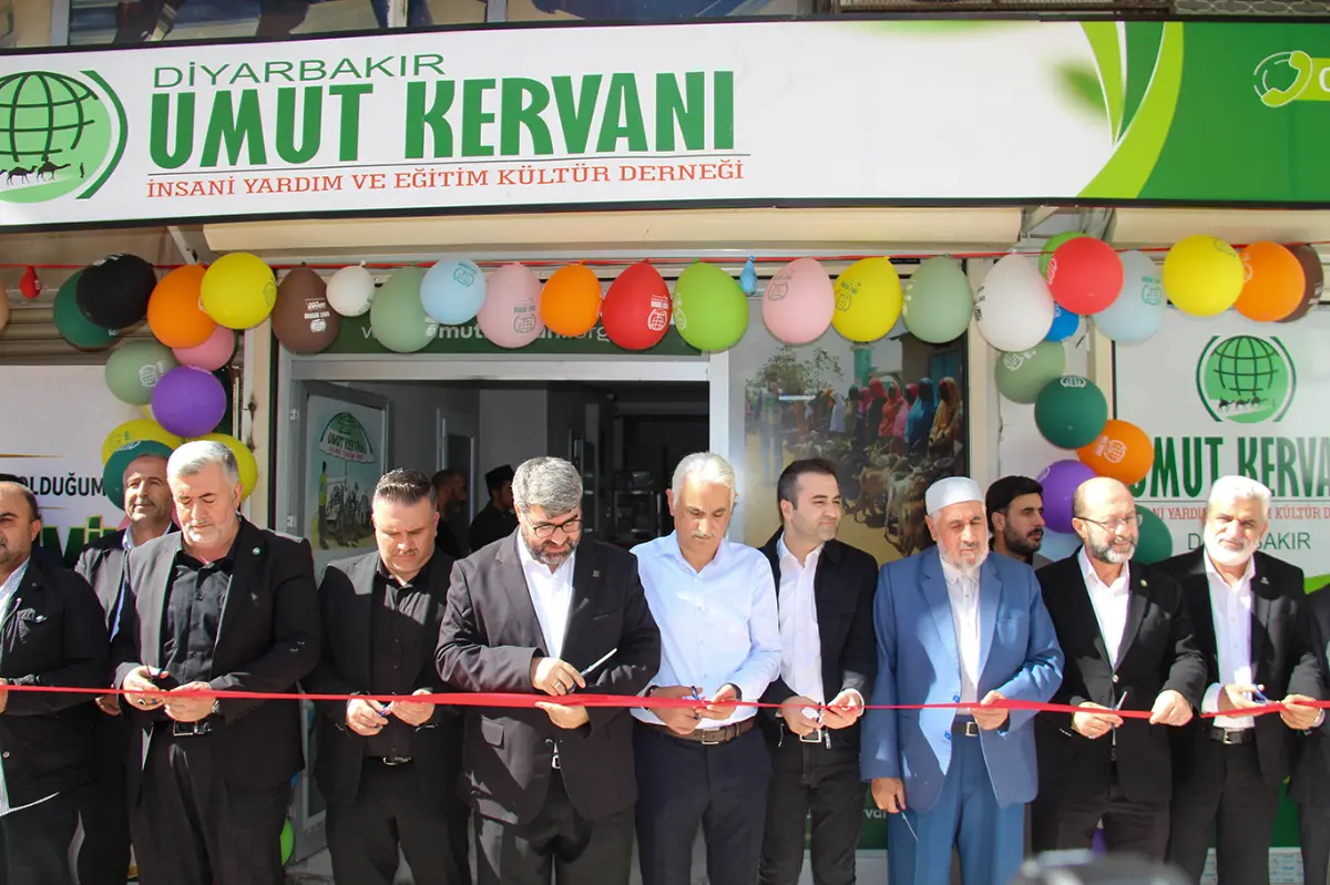 Umut Kervanı Diyarbakır'da sosyal market açtı galeri görseli 9