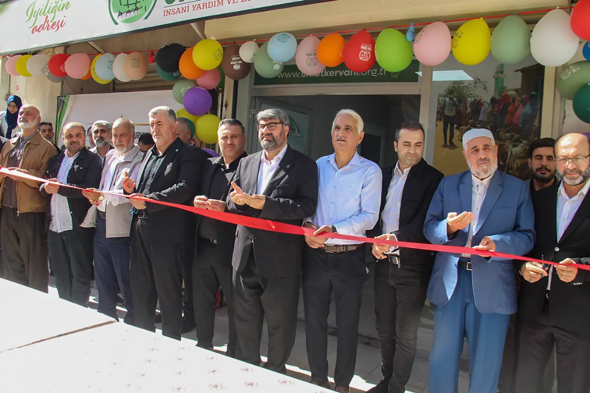 Umut Kervanı Diyarbakır'da sosyal market açtı galeri görseli 4