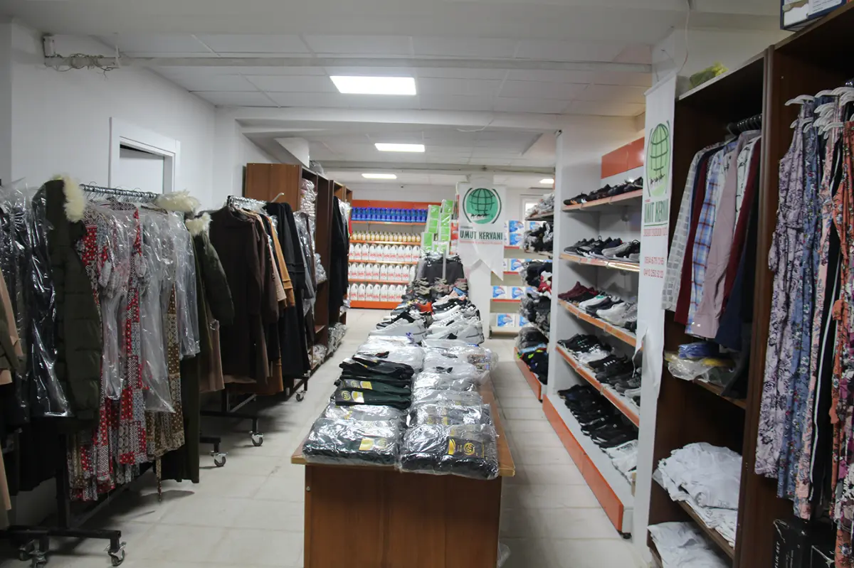Umut Kervanı Diyarbakır'da sosyal market açtı galeri görseli 3