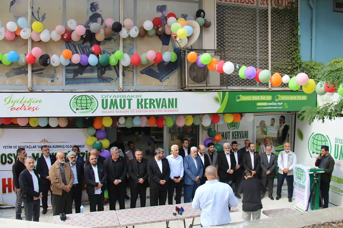 Umut Kervanı Diyarbakır'da sosyal market açtı galeri görseli 2