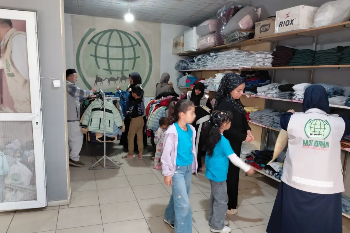 Tarsus Umut Kervanı'ndan ihtiyaç sahibi ailelere giyim yardımı galeri görseli 3