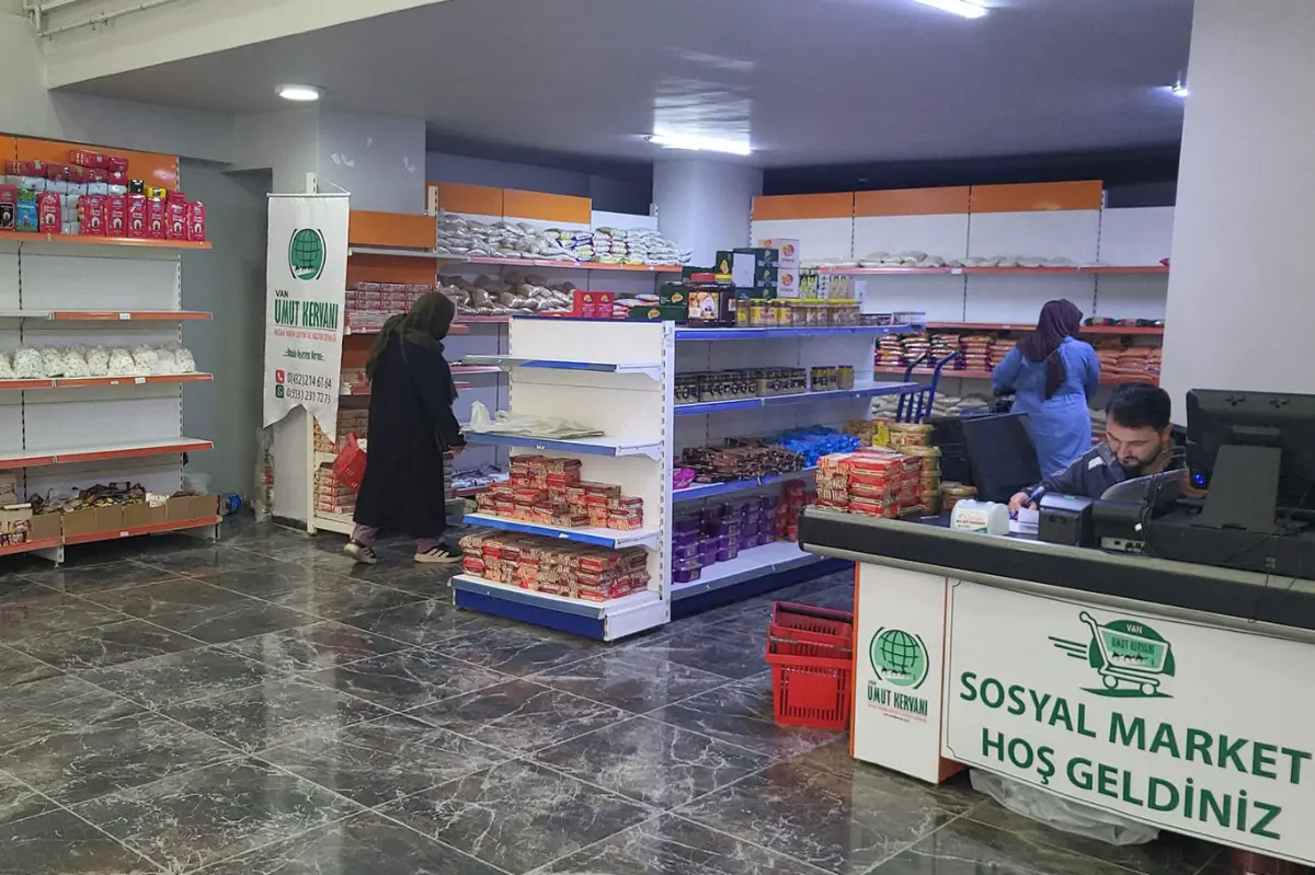 Umut Kervanı Van’da 250 ihtiyaç sahibi ailenin yüzünü güldürdü galeri görseli 1