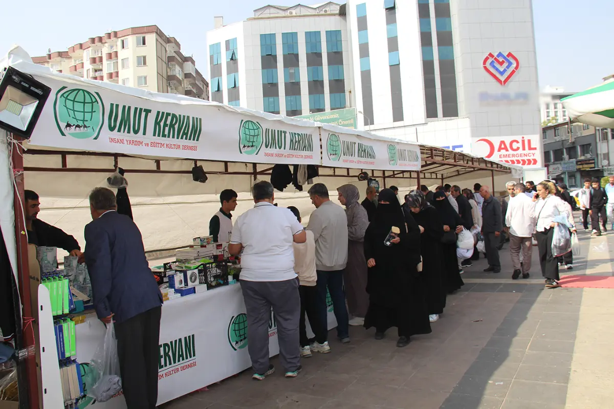 Diyarbakır Umut Kervanı'nın kermesi başladı: Gelirler ihtiyaç sahiplerine ulaştırılacak galeri görseli 5
