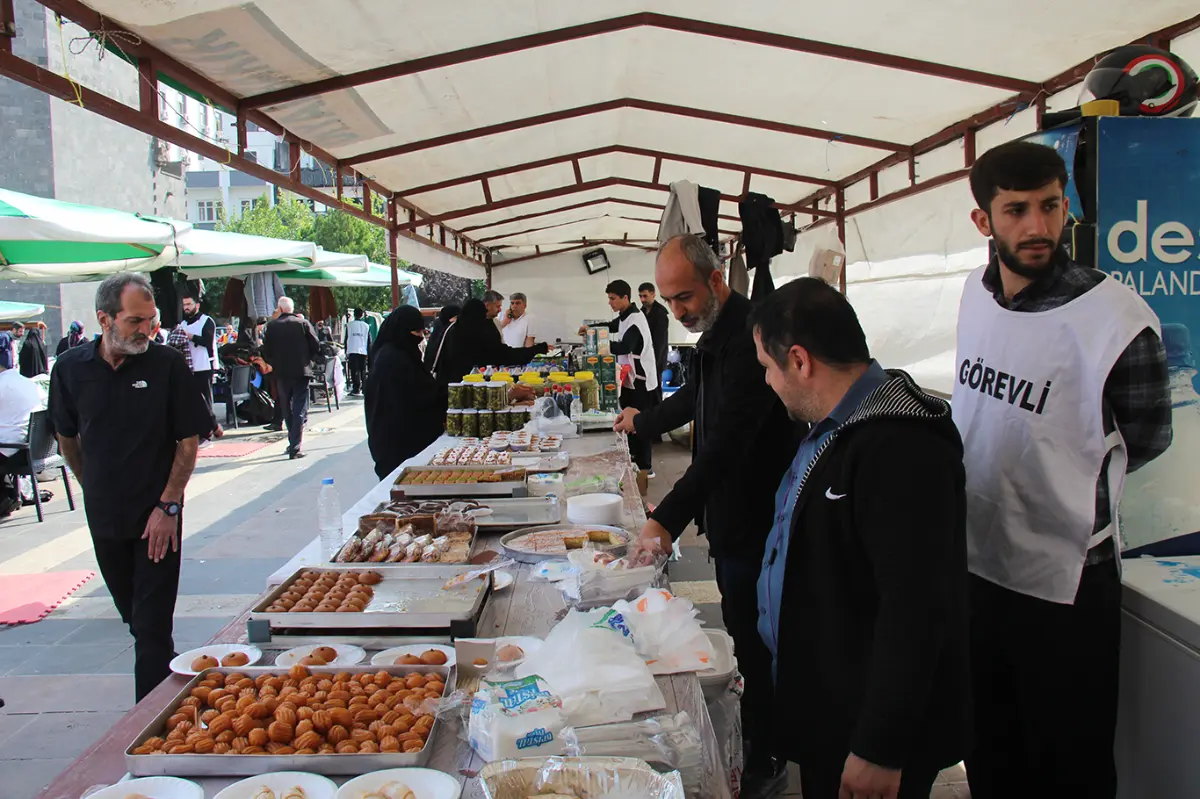 Diyarbakır Umut Kervanı'nın kermesi başladı: Gelirler ihtiyaç sahiplerine ulaştırılacak galeri görseli 7