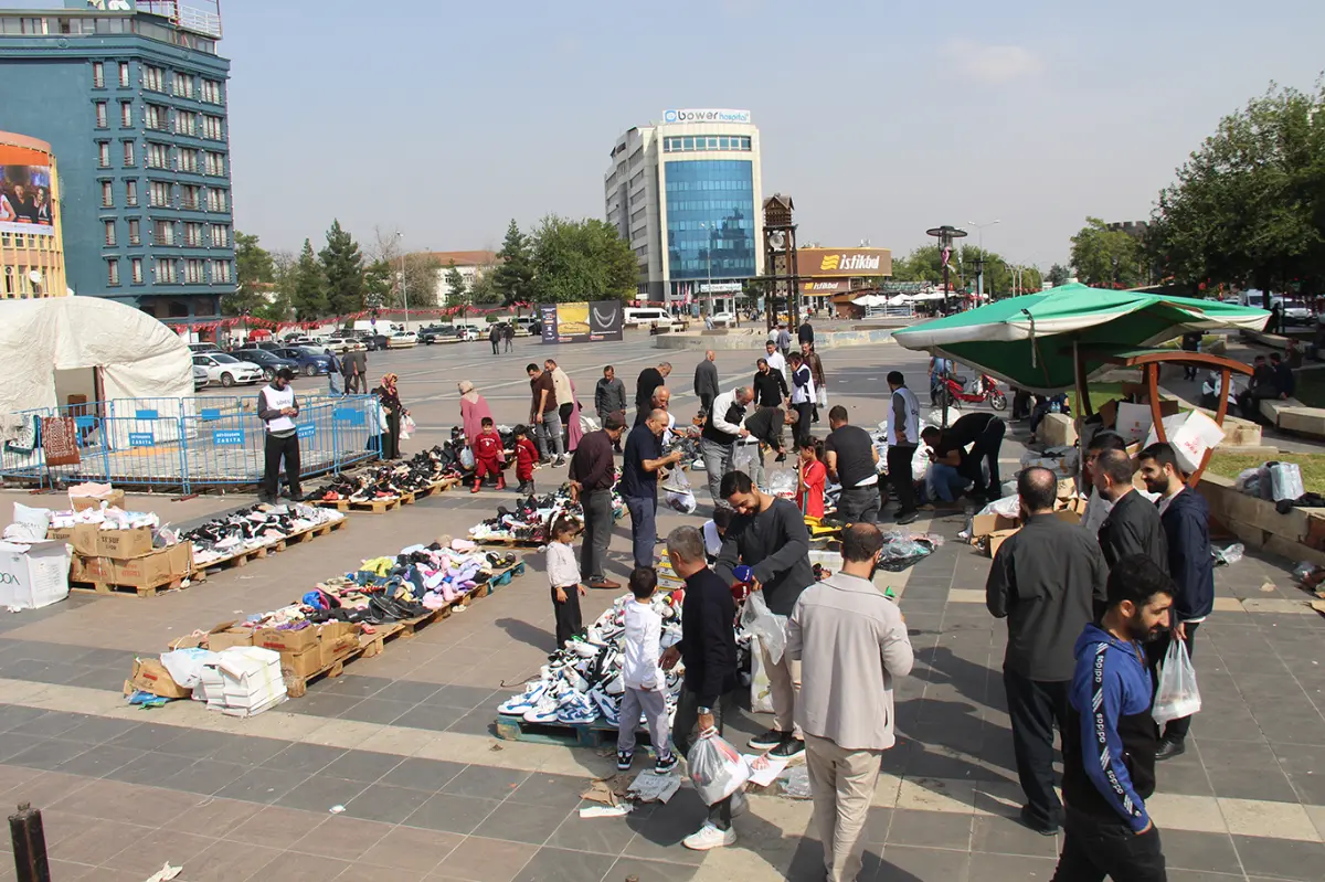 Diyarbakır Umut Kervanı'nın kermesi başladı: Gelirler ihtiyaç sahiplerine ulaştırılacak galeri görseli 1
