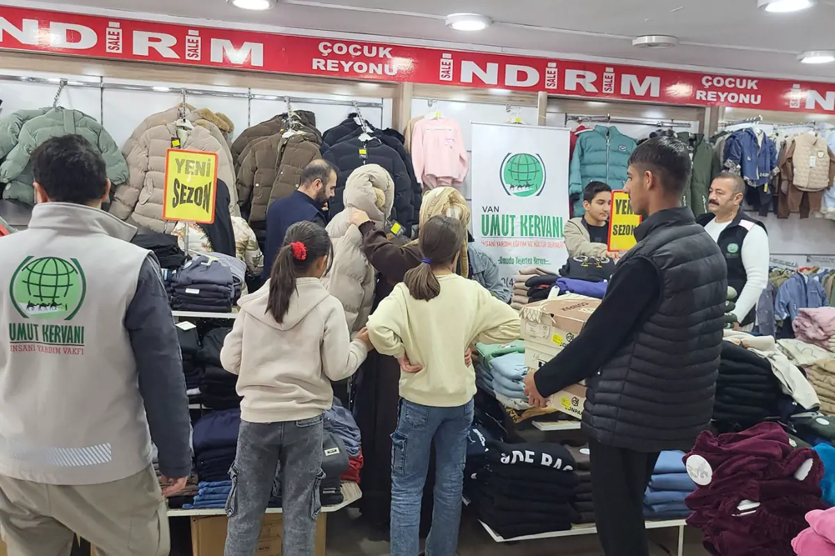 Umut Kervanından Van'da ihtiyaç sahibi çocuklara kışlık yardım galeri görseli 1