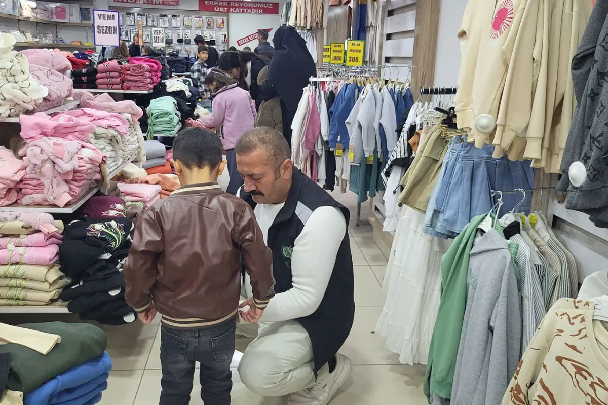 Umut Kervanından Van'da ihtiyaç sahibi çocuklara kışlık yardım galeri görseli 7