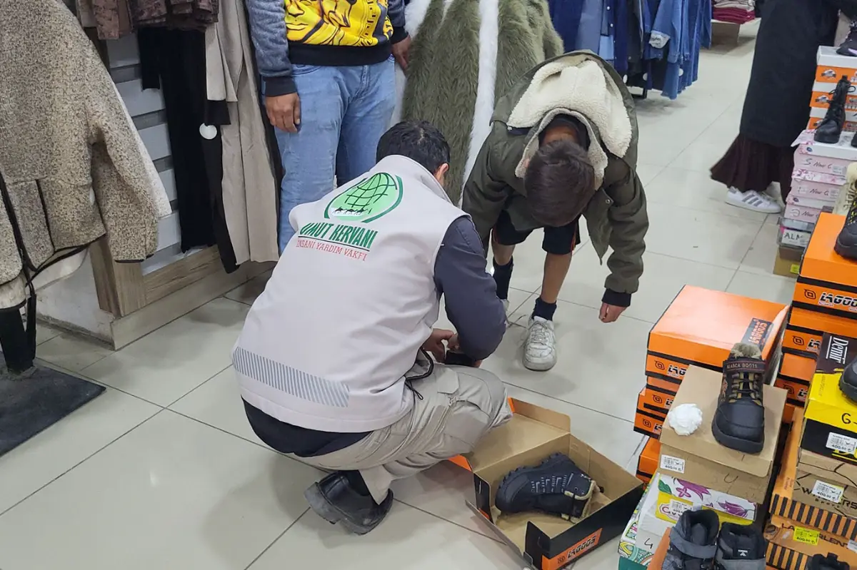 Umut Kervanından Van'da ihtiyaç sahibi çocuklara kışlık yardım galeri görseli 8