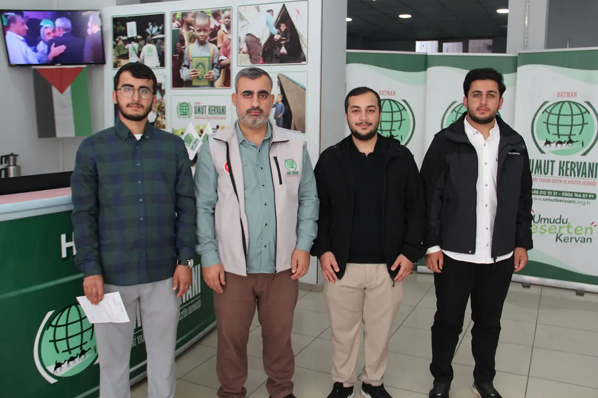 Üniversite öğrencileri kermes gelirini Gazze'ye bağışladı galeri görseli 6