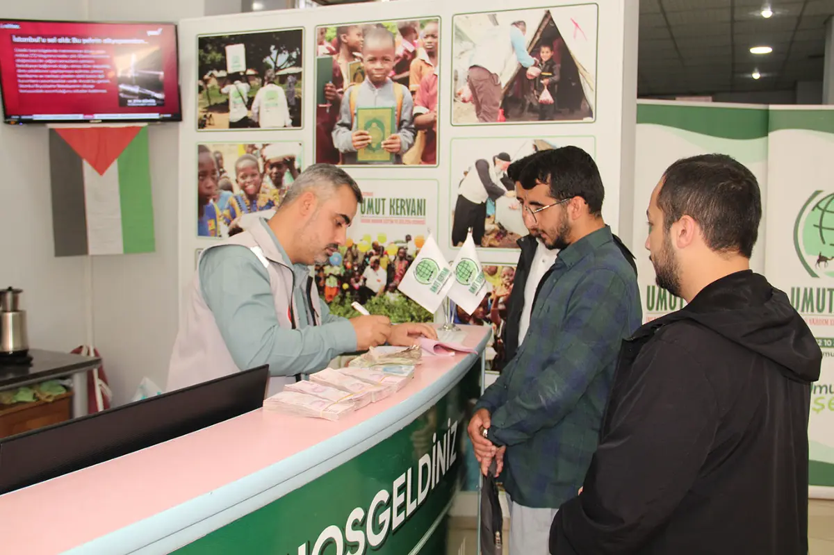 Üniversite öğrencileri kermes gelirini Gazze'ye bağışladı galeri görseli 5