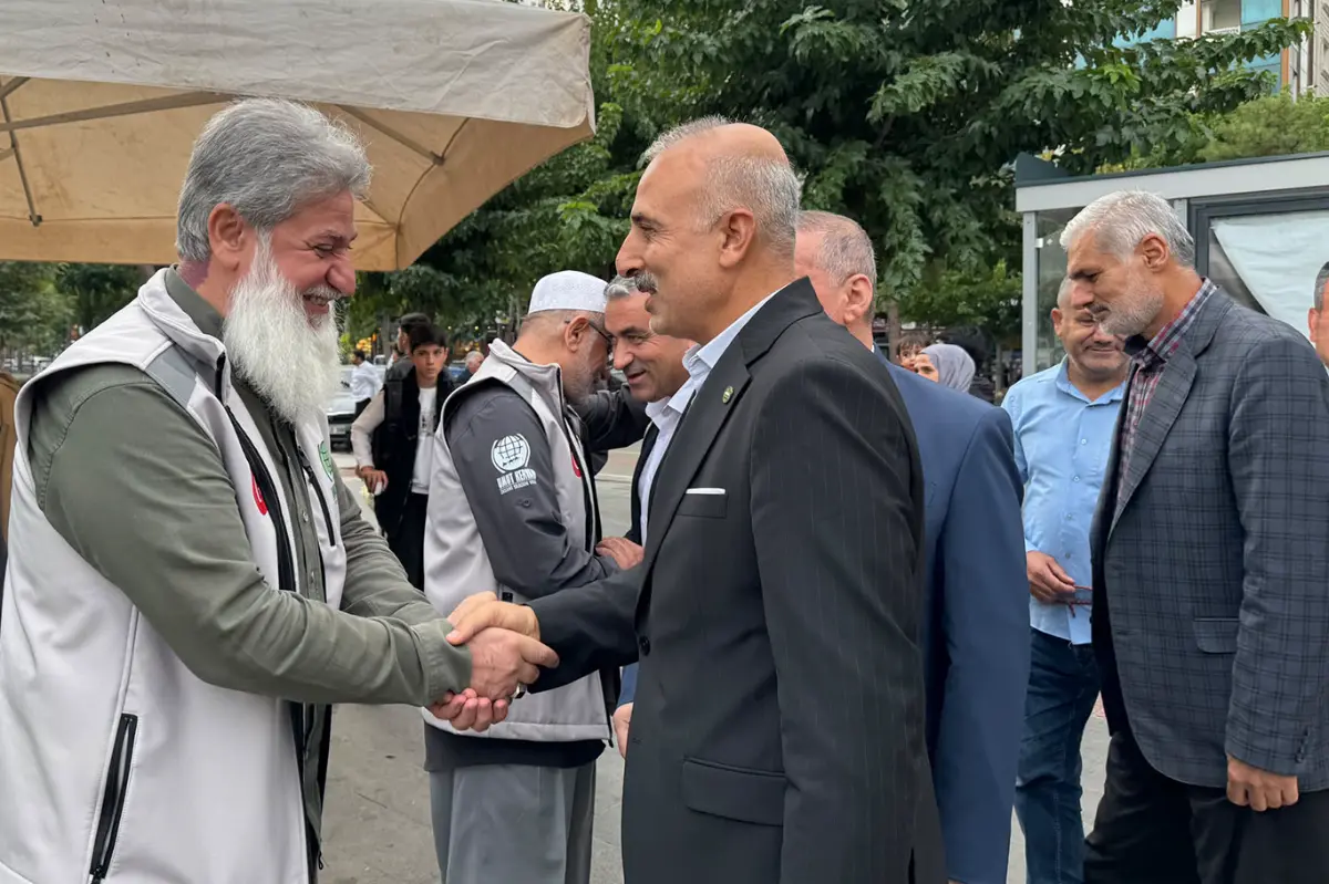 HÜDA PAR İl Başkanı Doğru, Umut Kervanı'nın yardım kermesini ziyaret etti galeri görseli 2