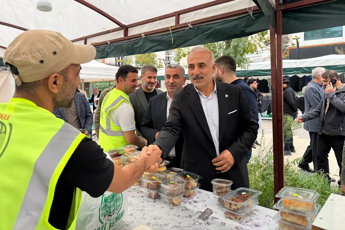 HÜDA PAR İl Başkanı Doğru, Umut Kervanı'nın yardım kermesini ziyaret etti galeri görseli 3