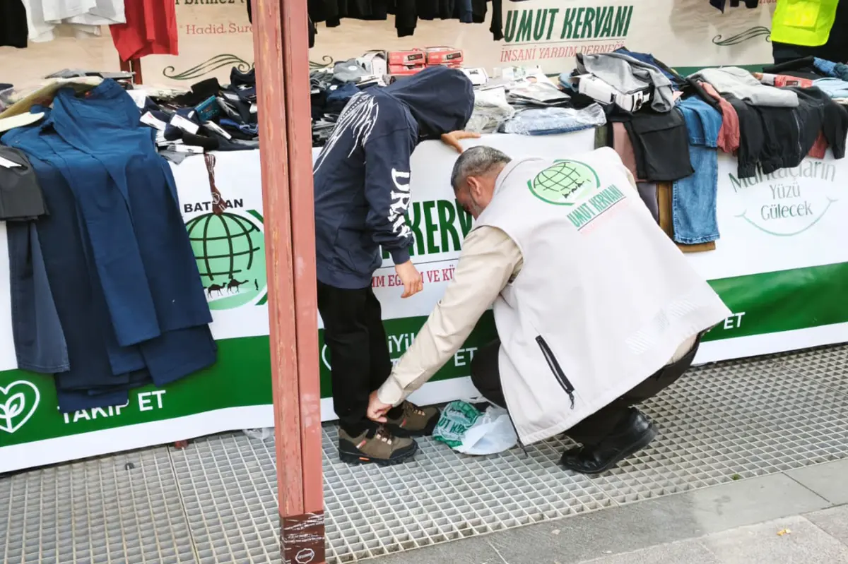 Umut Kervanı, ihtiyaç sahibi çocuğun yüzünü güldürdü galeri görseli 1
