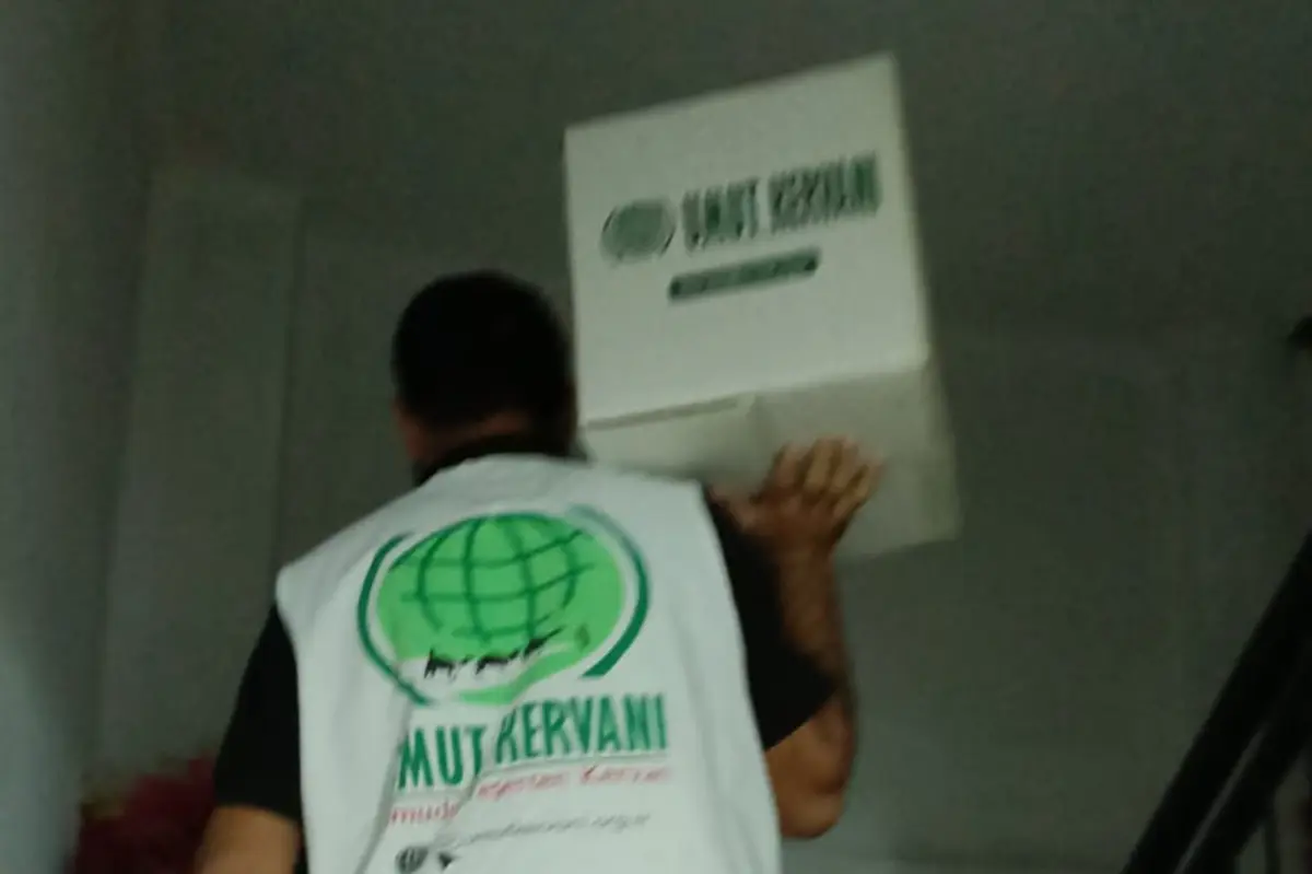 Umut Kervanı İzmir'de ihtiyaç sahibi ailelere gıda yardımında bulundu galeri görseli 3