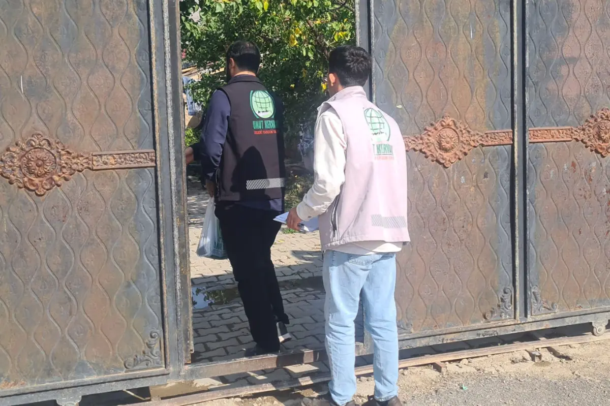 Umut Kervanı’ndan Muradiye’de kırmızı et yardımı galeri görseli 4