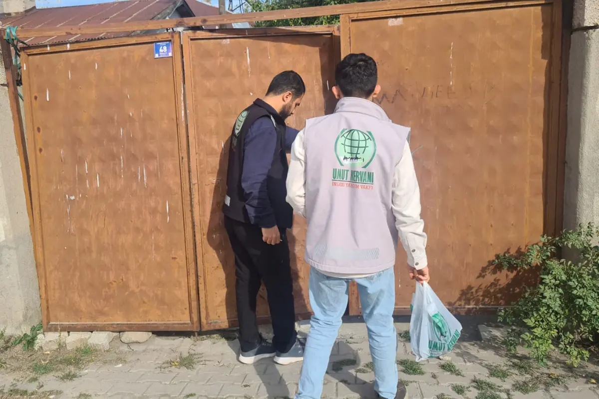 Umut Kervanı’ndan Muradiye’de kırmızı et yardımı galeri görseli 1