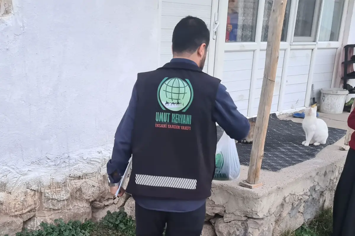 Umut Kervanı’ndan Muradiye’de kırmızı et yardımı galeri görseli 3