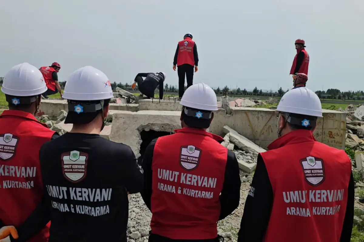 Umut Kervanı Arama Kurtarma Başkanı Önder: Afetlere dirençli toplum kültürünün oluşması elzemdir galeri görseli 3