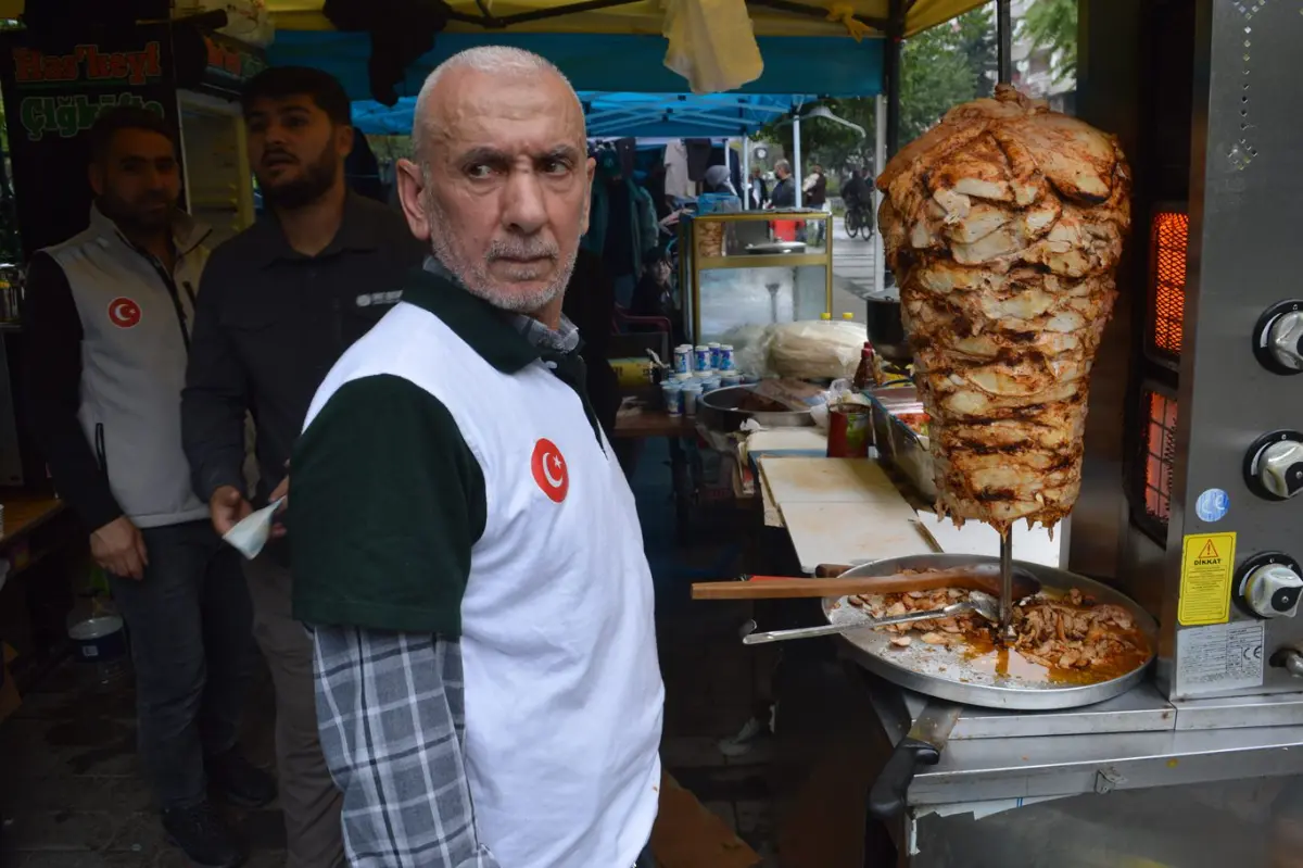 Siirt’te yetim ve ihtiyaç sahipleri için kermes galeri görseli 3